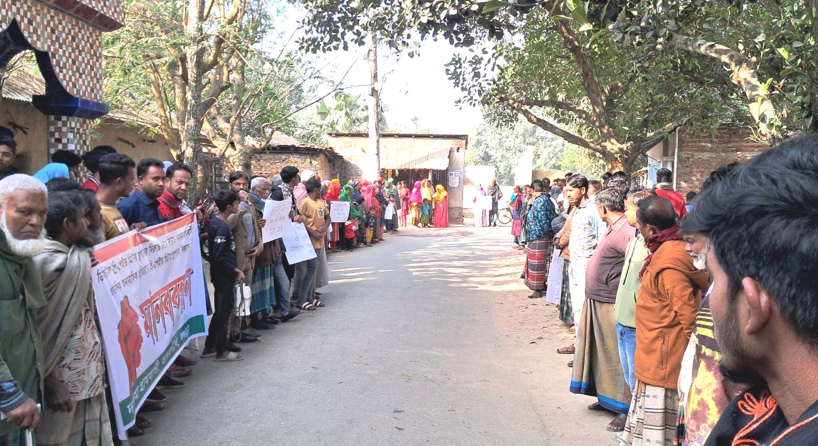 সান্তাহারে প্রি-পেইড মিটার স্থাপনের বিরুদ্ধে প্রতিবাদ