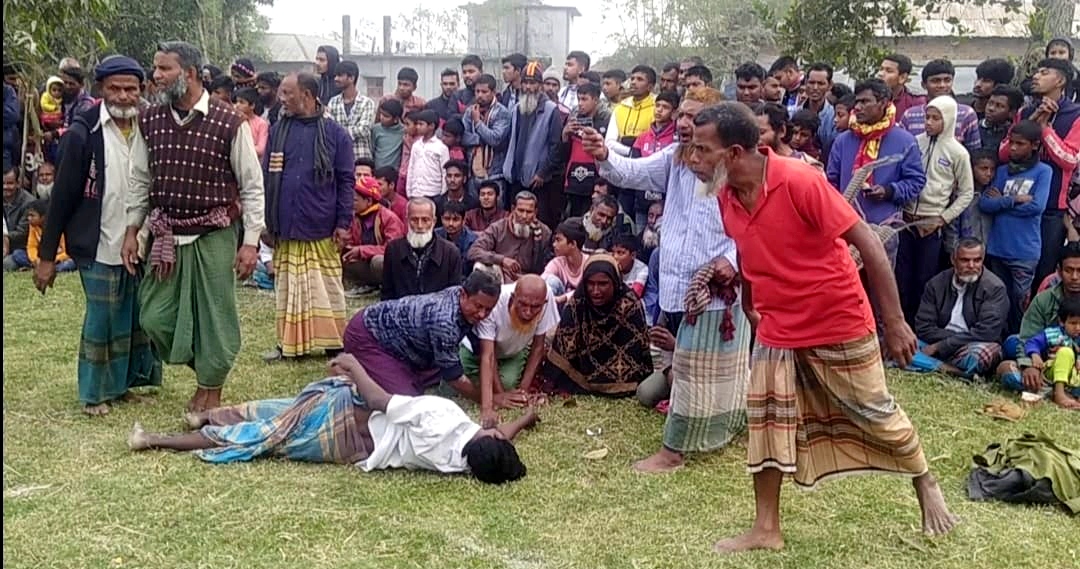 হিলিতে ঐতিহ্যবাহী পাতা খেলা অনুষ্ঠিত