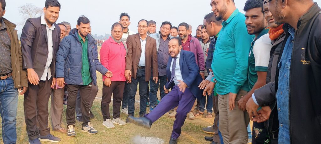 পড়ালেখার পাশাপাশি তরুণদের খেলাধুলায় উদ্বুদ্ধ করতে হবে: হাজী মুজিব