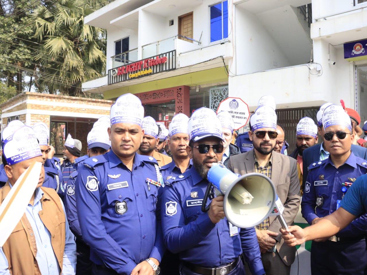 মৌলভীবাজারে ট্রাফিক সপ্তাহ উপলক্ষে বর্ণাঢ্য শোভাযাত্রা