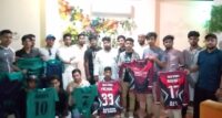 পাঁচবিবিতে ক্রিকেট খেলোয়ারদের মাঝে জার্সি বিতরণ