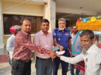 উলিপুরে ভিক্ষুককে মিশুক গাড়ি প্রদান