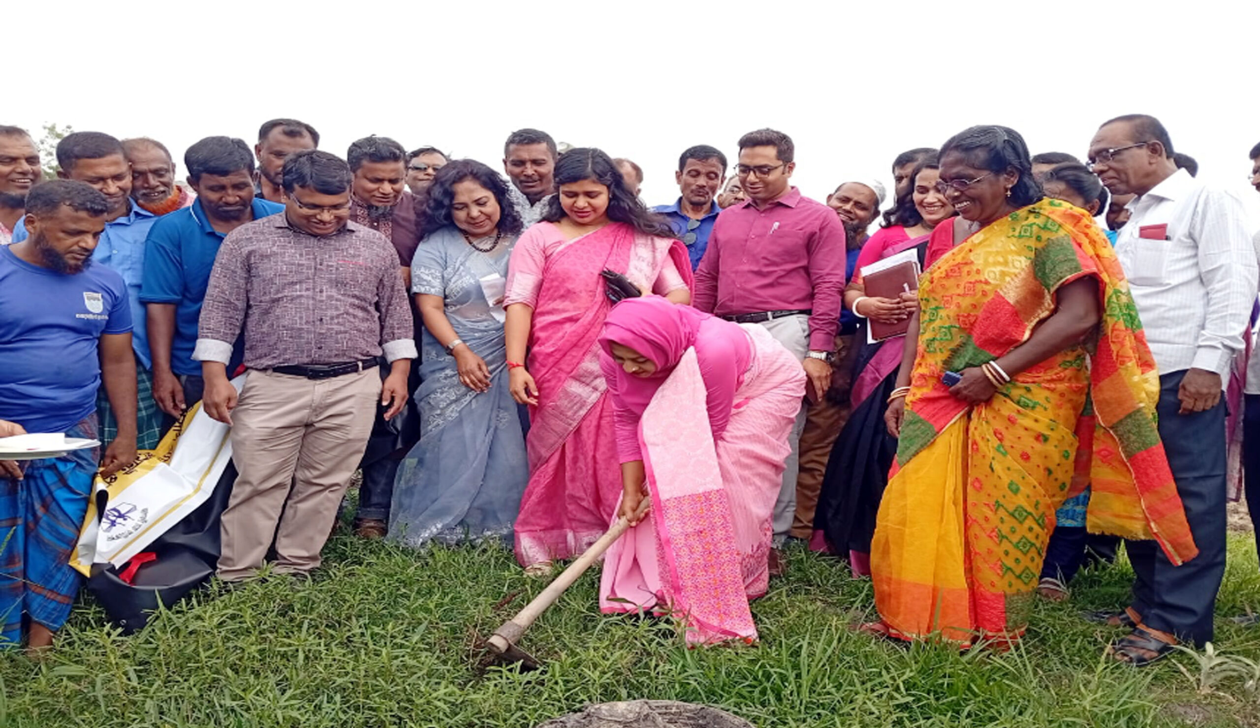 নড়াইলে দাড়ার খাল পুনঃখনন কার্যক্রমের উদ্বোধন নড়াইলে দাড়ার খাল পুনঃখনন কার্যক্রমের উদ্বোধন