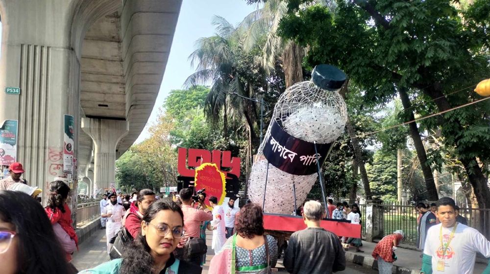 হাজারো প্রাণের উচ্ছ্বাসে শেষ হলো আনন্দ শোভাযাত্রা হাজারো প্রাণের উচ্ছ্বাসে শেষ হলো আনন্দ শোভাযাত্রা