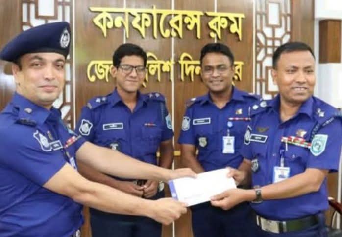 দিনাজপুরে শ্রেষ্ঠ ওসি নির্বাচিত হলেন মতিউর রহমান দিনাজপুরে শ্রেষ্ঠ ওসি নির্বাচিত হলেন মতিউর রহমান