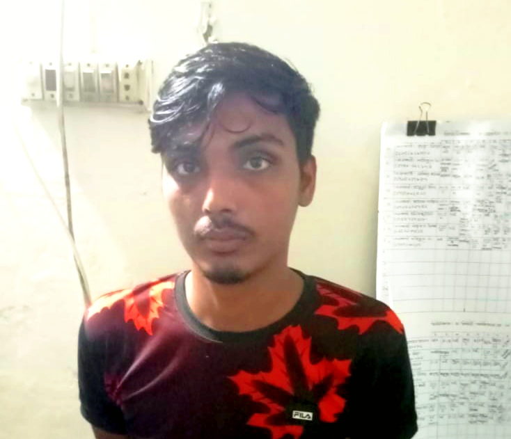ঘোড়াঘাটে র্যাব-পুলিশের অভিযানে ডাকাত ‘হেলাল’ গ্রেপ্তার ঘোড়াঘাটে র্যাব-পুলিশের অভিযানে ডাকাত ‘হেলাল’ গ্রেপ্তার