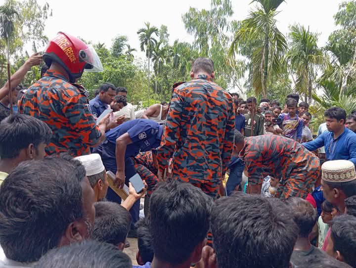 লালমনিরহাটে সেপটিক ট্যাংকে পড়ে কিশোর শ্রমিকের মৃত্যু আহত-১ লালমনিরহাটে সেপটিক ট্যাংকে পড়ে কিশোর শ্রমিকের মৃত্যু আহত-১
