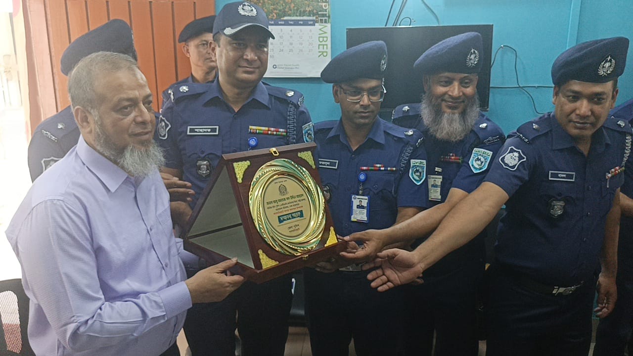 থানার সেবা কার্যক্রম আরো জনমূখী ও প্রযুক্তিনির্ভর করা হবে লালমনিরহাটে অতিরিক্ত স্বরাষ্ট্র সচিব থানার সেবা কার্যক্রম আরো জনমূখী ও প্রযুক্তিনির্ভর করা হবে লালমনিরহাটে অতিরিক্ত স্বরাষ্ট্র সচিব