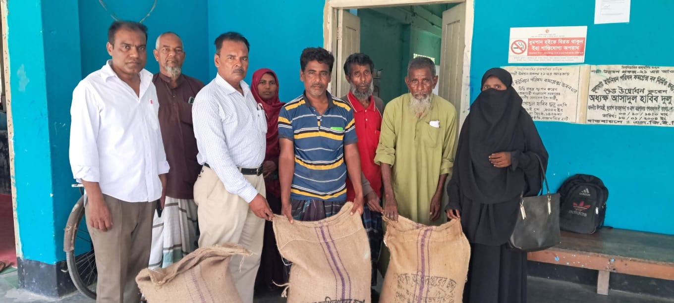 লালমনিরহাটে ঈদুল আজহা উপলক্ষে ১ লাখ ৩২ হাজার ৩৪ টি হতদরিদ্র পরিবারের মাঝে ভি জি এফ এর চাল বিতরণ লালমনিরহাটে ঈদুল আজহা উপলক্ষে ১ লাখ ৩২ হাজার ৩৪ টি হতদরিদ্র পরিবারের মাঝে ভি জি এফ এর চাল বিতরণ