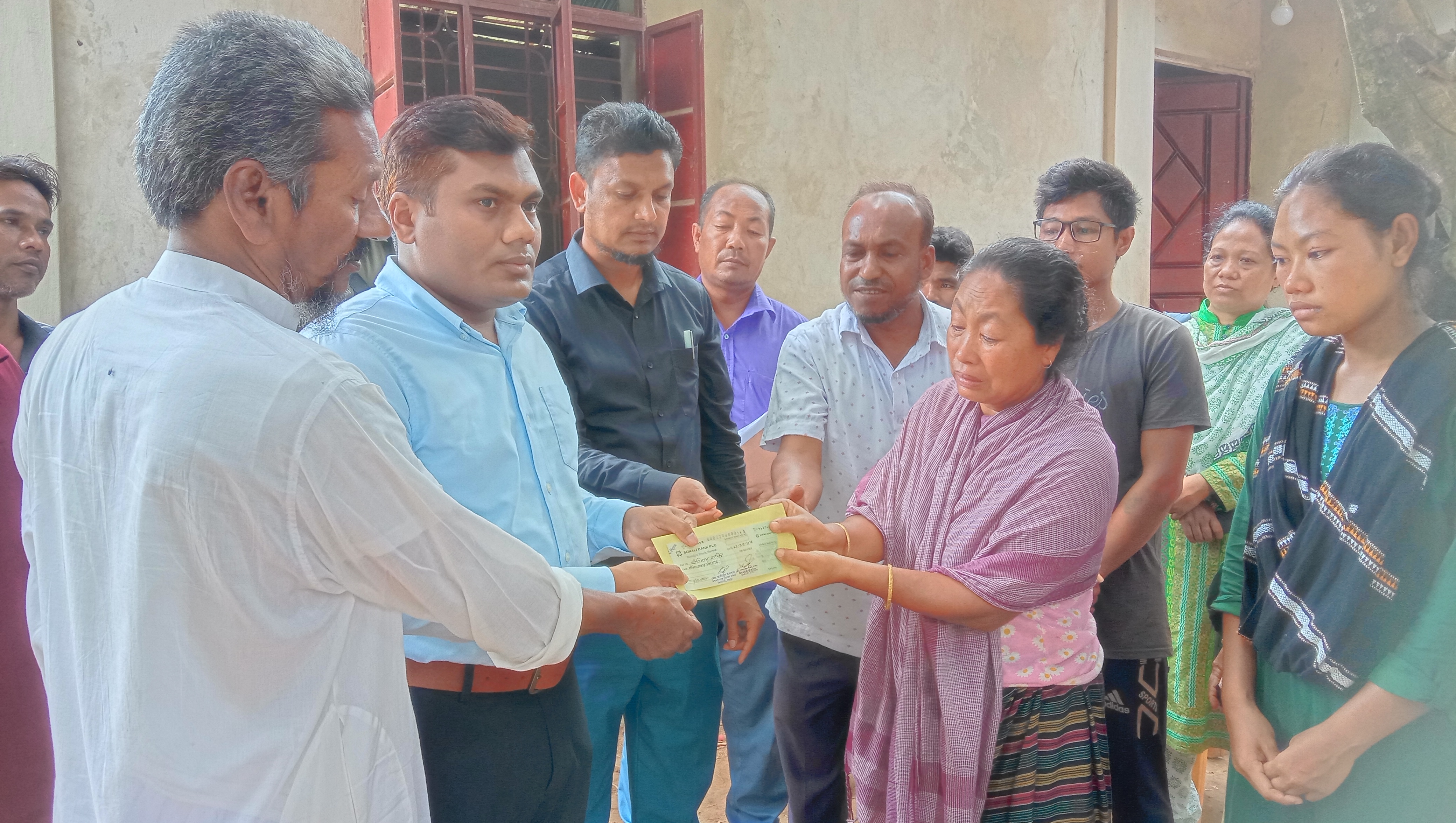ঝিনাইগাতীতে হাতীর আক্রমণে নিহত দুই পরিবারকে আর্থিক অনুদান প্রদান ঝিনাইগাতীতে হাতীর আক্রমণে নিহত দুই পরিবারকে আর্থিক অনুদান প্রদান