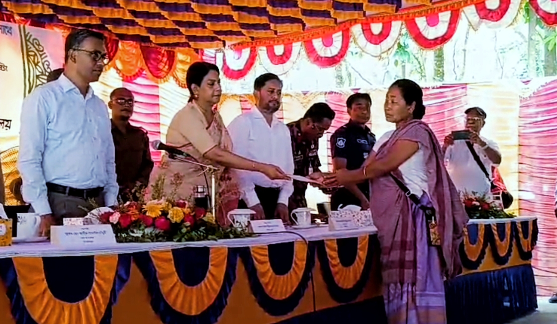 হাতিতো আপনার, আমার ভাষা বুঝবেনা- পরিবেশ ও বন উপদেষ্টা সৈয়দা রিজওয়ানা হাসান হাতিতো আপনার, আমার ভাষা বুঝবেনা- পরিবেশ ও বন উপদেষ্টা সৈয়দা রিজওয়ানা হাসান