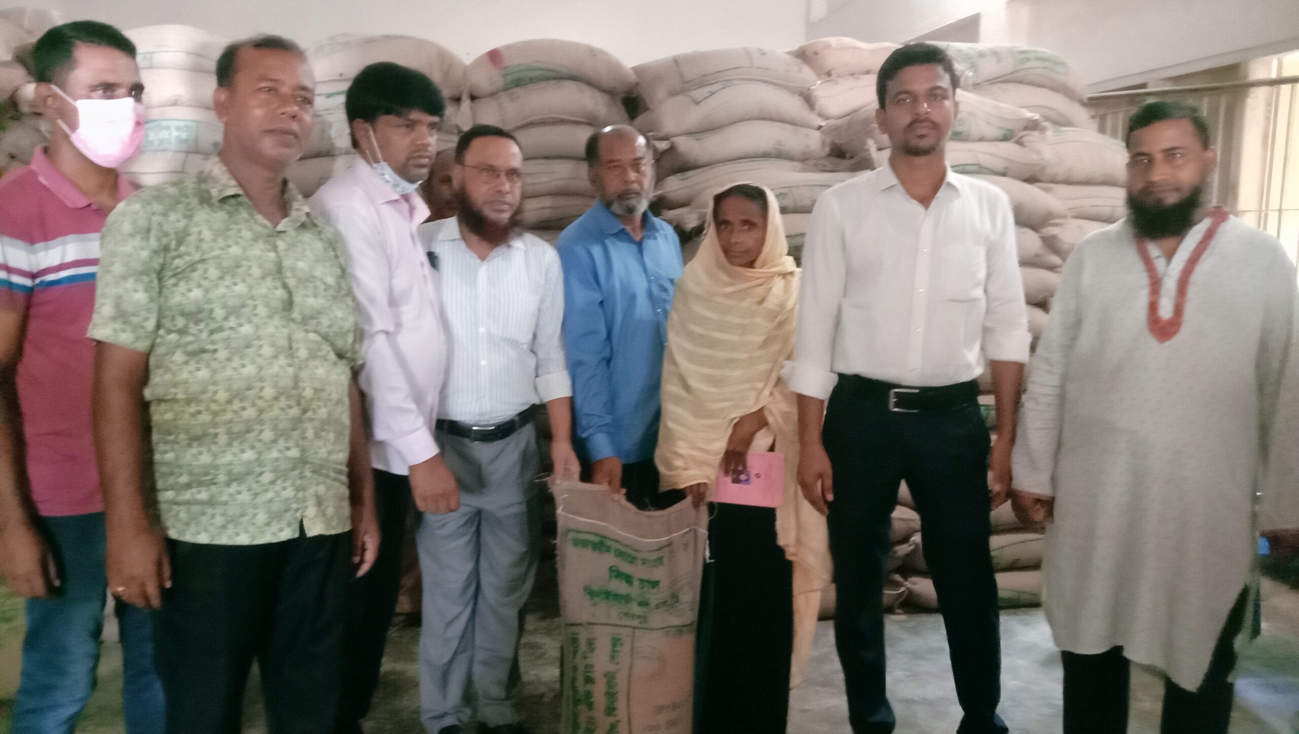 ঝিনাইগাতীতে ভিডব্লিবি’র ১৫০কেজি হারে চাল পেলো ২২৯২পরিবার ঝিনাইগাতীতে ভিডব্লিবি’র ১৫০কেজি হারে চাল পেলো ২২৯২পরিবার