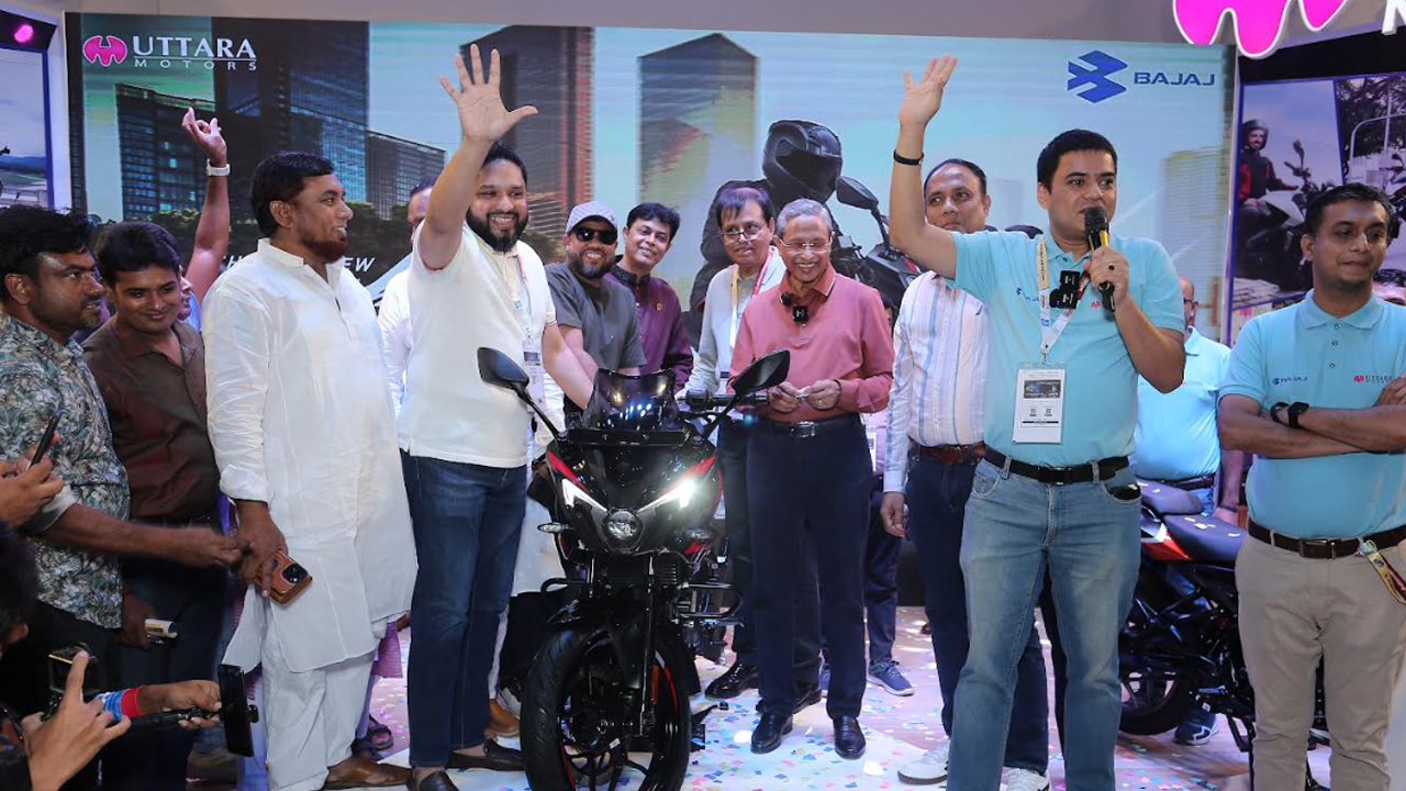 পালসার এফ২৫০ মোটরসাইকেল উদ্বোধন করলো বাজাজ পালসার এফ২৫০ মোটরসাইকেল উদ্বোধন করলো বাজাজ