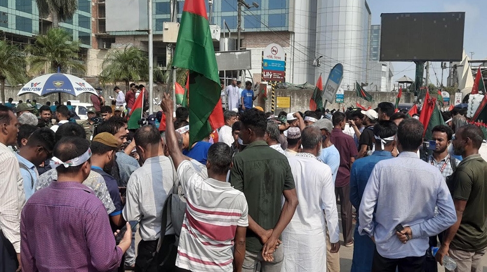 খালেদা জিয়াকে স্বাগত জানাতে বিমানবন্দরে নেতাকর্মীদের ঢল খালেদা জিয়াকে স্বাগত জানাতে বিমানবন্দরে নেতাকর্মীদের ঢল