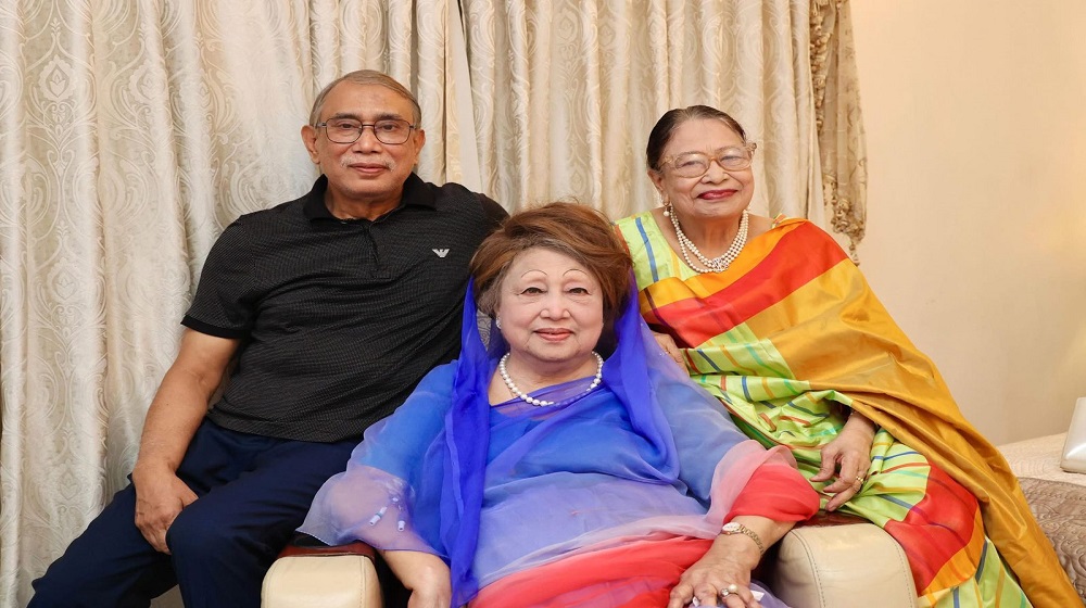 পারিবারিক আবহে উৎফুল্লে সময় কাটাচ্ছেন খালেদা জিয়া পারিবারিক আবহে উৎফুল্লে সময় কাটাচ্ছেন খালেদা জিয়া