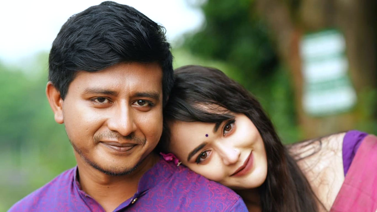 ‘ডাবল টাইমিং’ অভিযোগে অবাক অহনা, প্রশ্ন তুললেন শামীমকে নিয়ে ‘ডাবল টাইমিং’ অভিযোগে অবাক অহনা, প্রশ্ন তুললেন শামীমকে নিয়ে