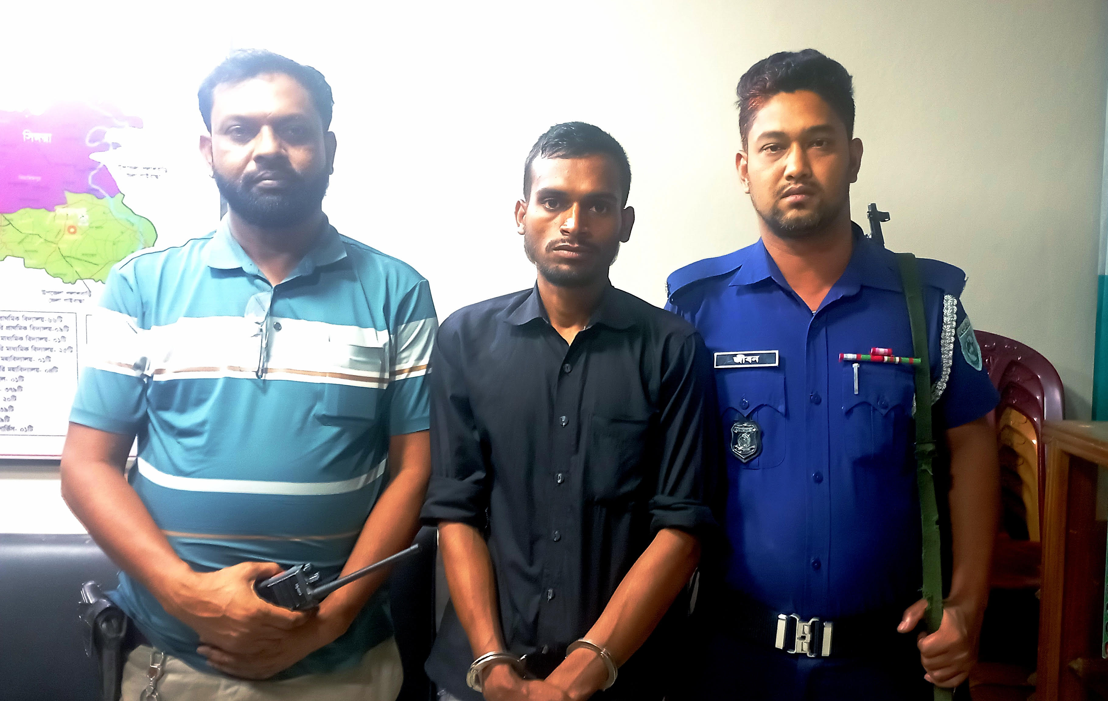 ঘোড়াঘাটে ১৪ মামলার ডাকাত সদস্য শাকিল গ্রেপ্তার ঘোড়াঘাটে ১৪ মামলার ডাকাত সদস্য শাকিল গ্রেপ্তার