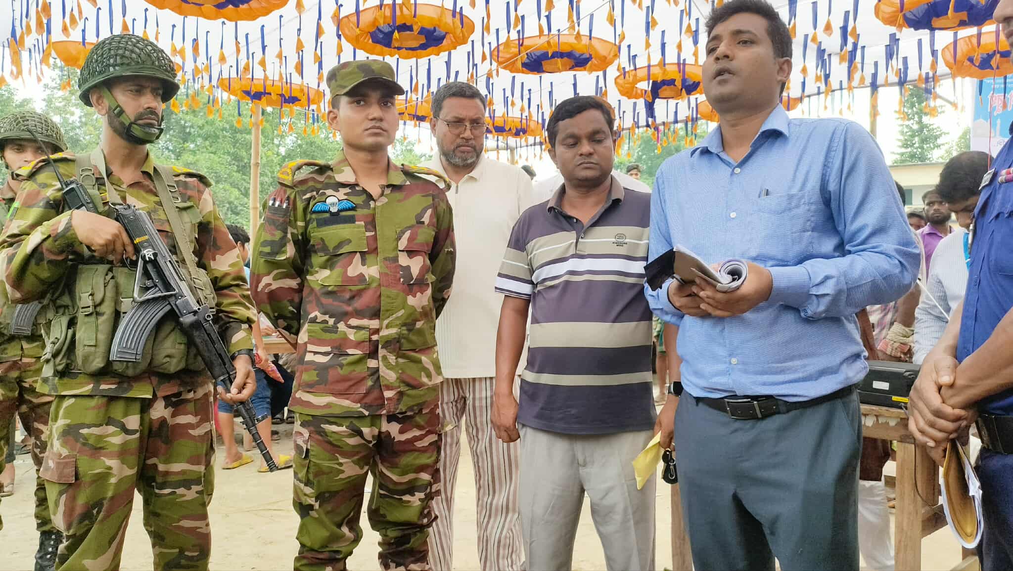 উলিপুরে পশুর হাটে বিক্রিত পশুর রশিদে মূল্য লেখা না থাকায় ইজারাদারের ৫০ হাজার টাকা জরিমানা উলিপুরে পশুর হাটে বিক্রিত পশুর রশিদে মূল্য লেখা না থাকায় ইজারাদারের ৫০ হাজার টাকা জরিমানা