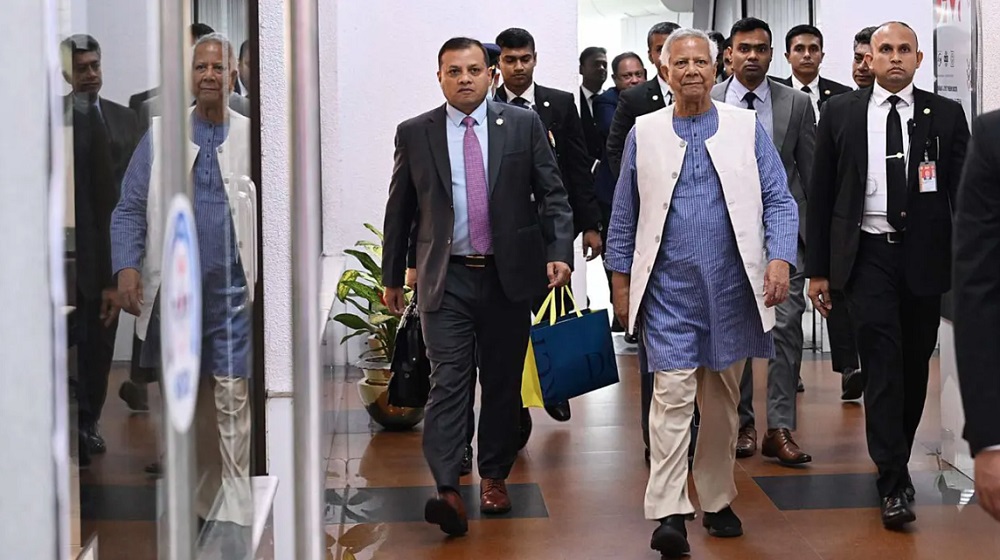 চার দিনের ব্যস্ত সফর শেষে দেশে ফিরলেন প্রধান উপদেষ্টা চার দিনের ব্যস্ত সফর শেষে দেশে ফিরলেন প্রধান উপদেষ্টা