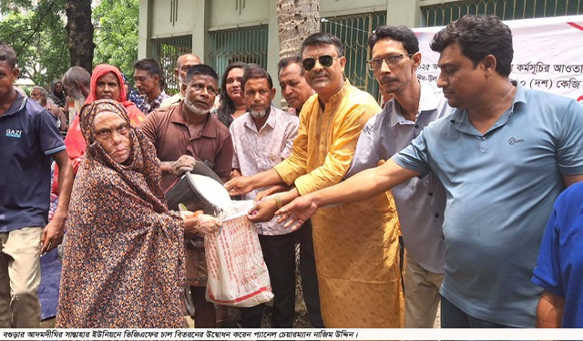 সান্তাহার ইউনিয়নে ১৫০৫ জনের মাঝে ভিজিএফ’র চাল বিতরণ