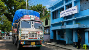 ভারতীয় ব্যবসায়ীদের ধর্মঘট প্রত্যাহার, হিলি স্থলবন্দরে আমদানি-রপ্তানি শুরু